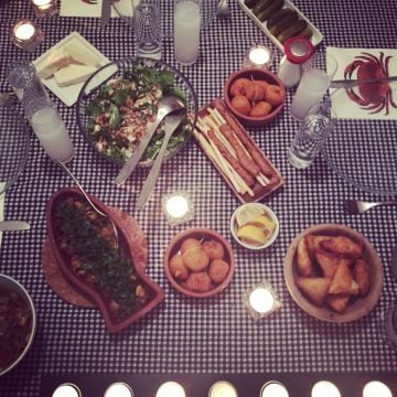 Lacivert Pötikareli Masa Örtüsü