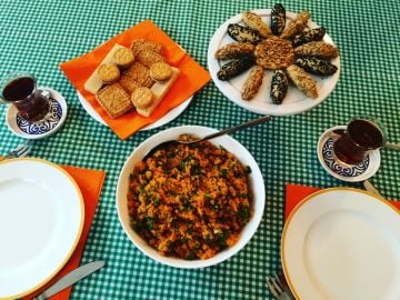 Yeşil Pötikareli Masa Örtüsü