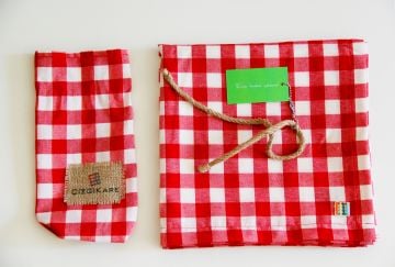 Kırmızı Kareli Masa Örtüsü