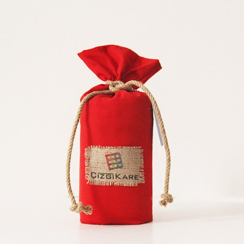 Kırmızı Masa Örtüsü