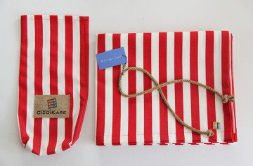 Kırmızı Çizgili Masa Örtüsü