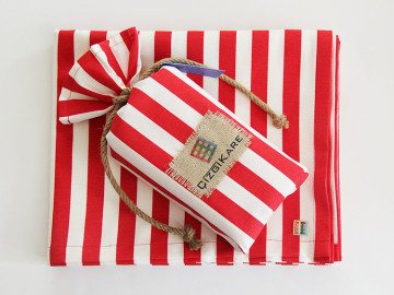 Kırmızı Çizgili Masa Örtüsü