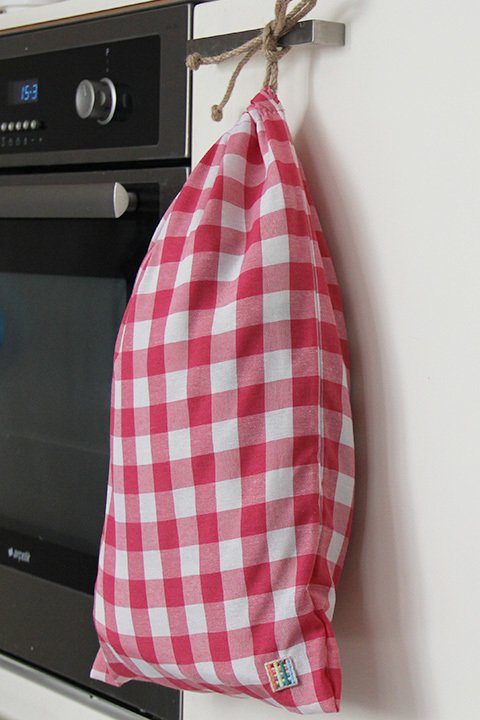 Pembe Kareli Ekmek Kesesi