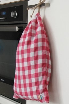 Pembe Kareli Ekmek Kesesi