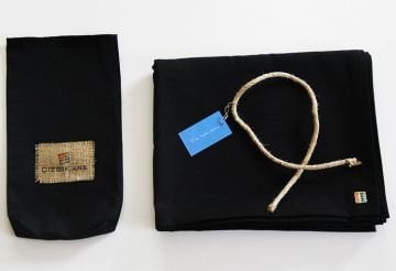 Siyah Masa Örtüsü