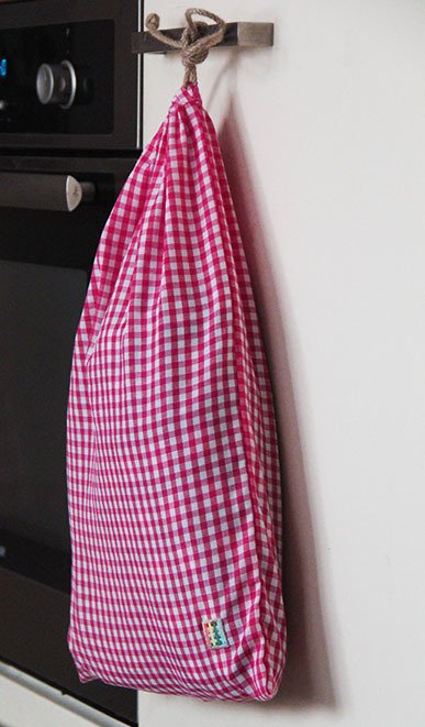 Pembe Pötikareli Ekmek Kesesi