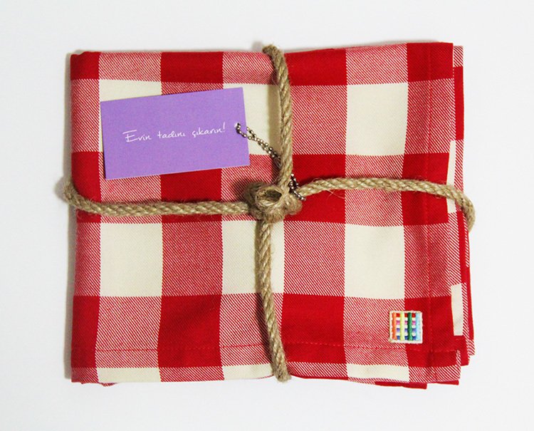 Kırmızı-Beyaz Ekoseli Runner (Servis Örtüsü)