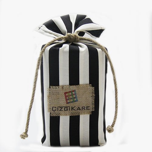 Siyah Çizgili Masa Örtüsü