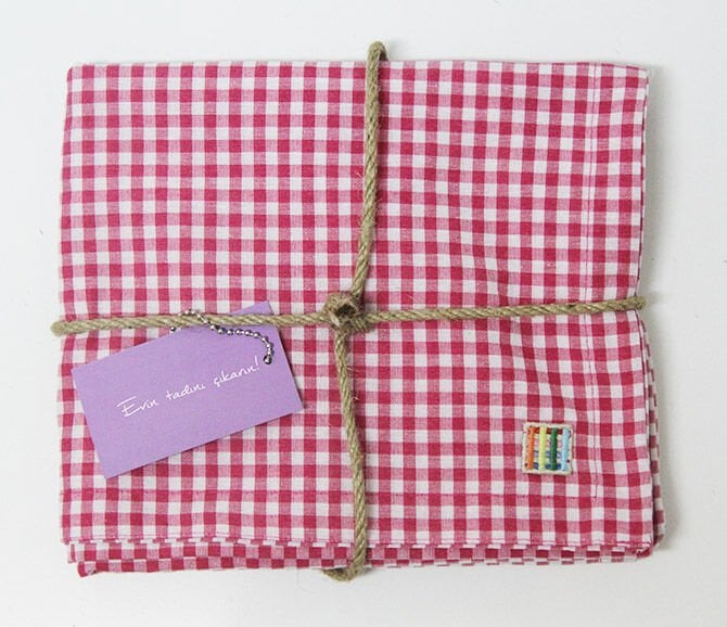 Pembe Pötikareli Runner (Servis Örtüsü)