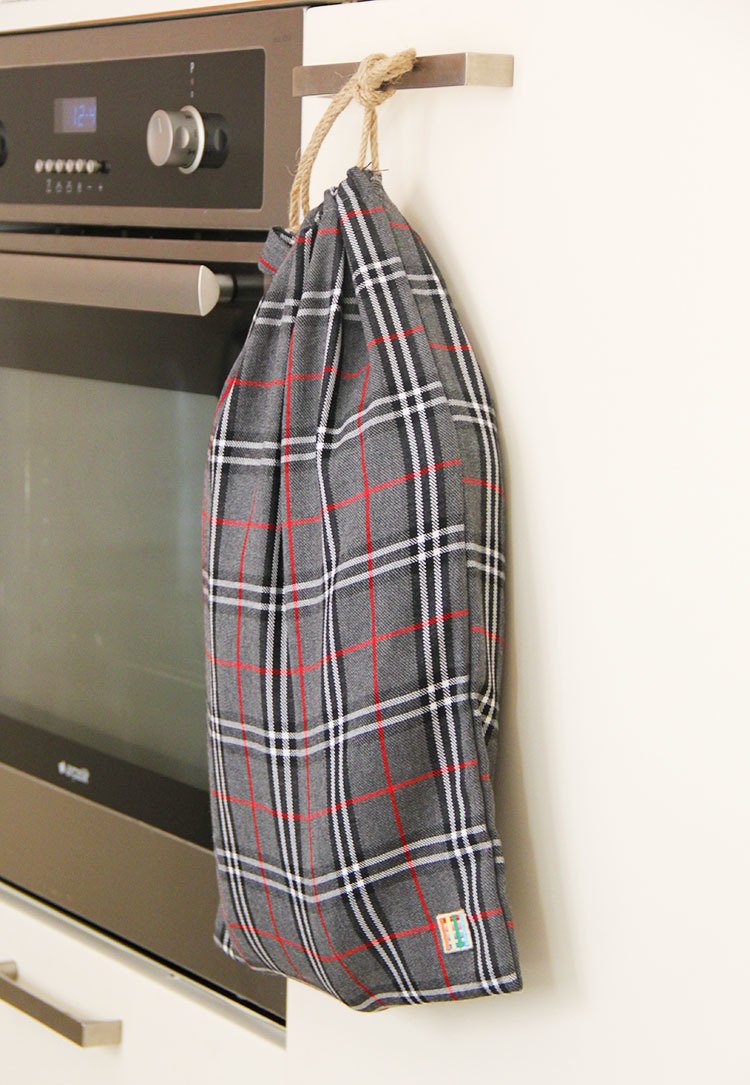 Gri Ekoseli Ekmek Kesesi