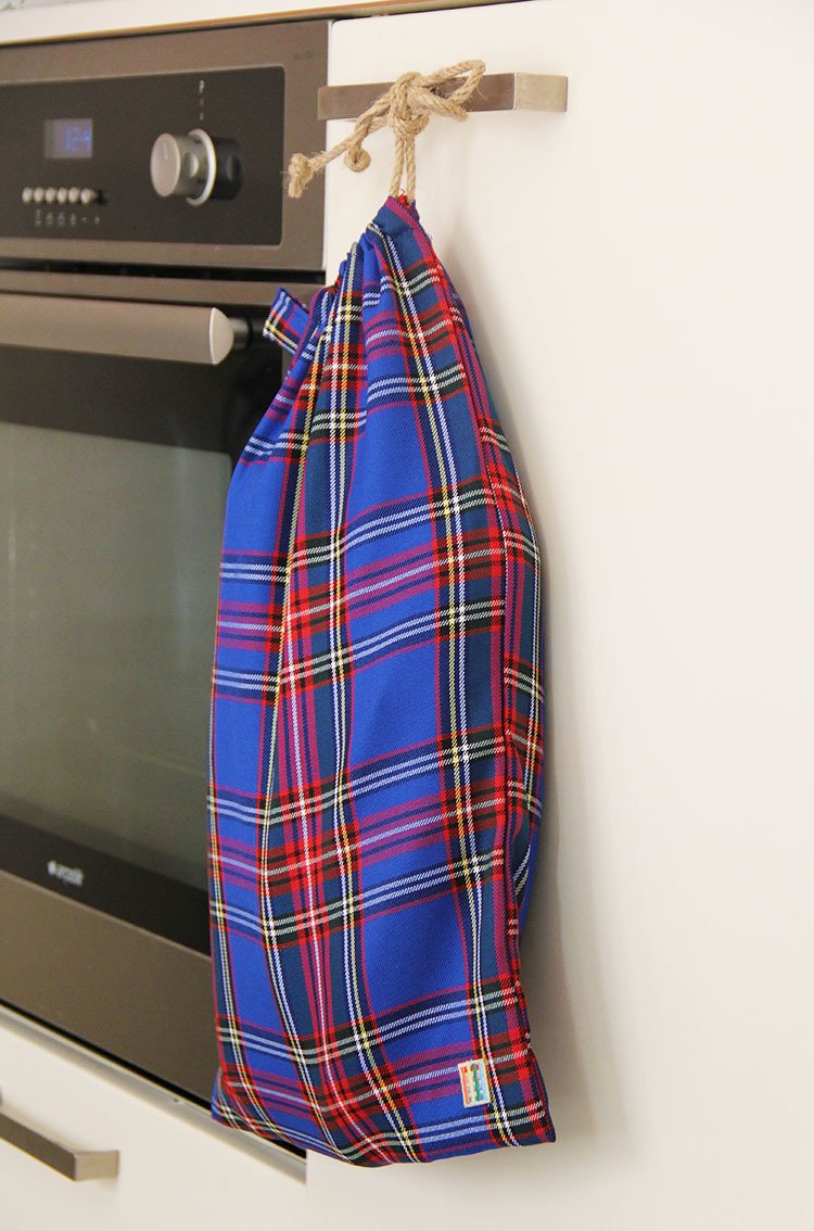 Mavi Ekoseli Ekmek Kesesi