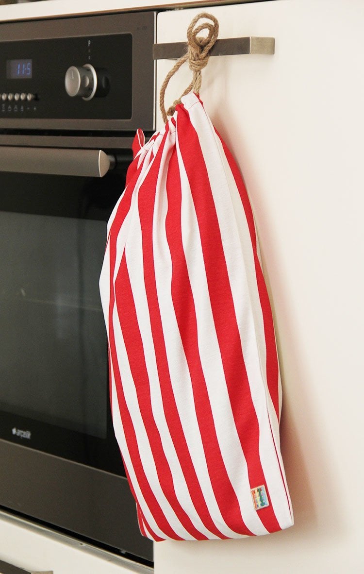 Kırmızı Çizgili Ekmek Kesesi