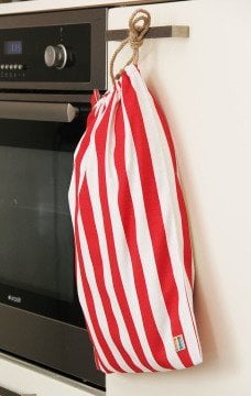 Kırmızı Çizgili Ekmek Kesesi