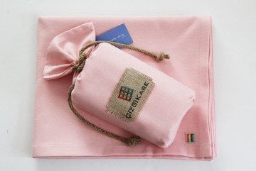 Toz Pembe Masa Örtüsü