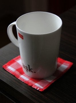 Kırmızı Kareli Bardak Altlığı