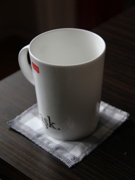 Gri Kareli Bardak Altlığı