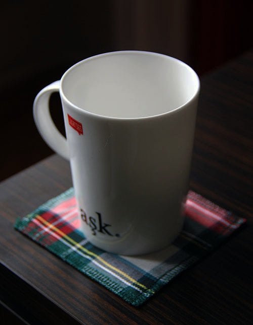 Beyaz-Yeşil Ekoseli Bardak Altlığı