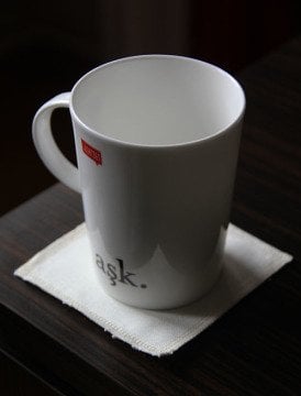 Kırık Beyaz Bardak Altlığı